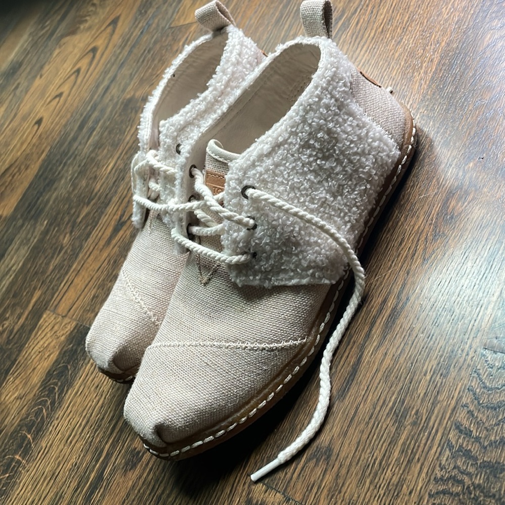 Tom’s women’s sz 8 like new Beige Lace-Up Ankle Boots